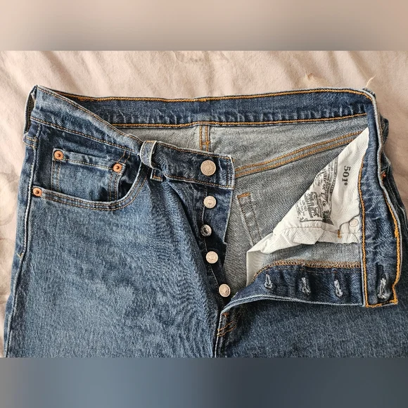 LEVI'S 501 Original Fit Medium Wash Straight Leg High Rise Cropped Jean | SZ W29 - Picture 8 of 10